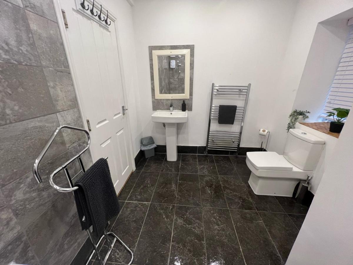 Spacious Ground Floor Suite Comfortably Sleeps Up To Eight Halifax Zewnętrze zdjęcie