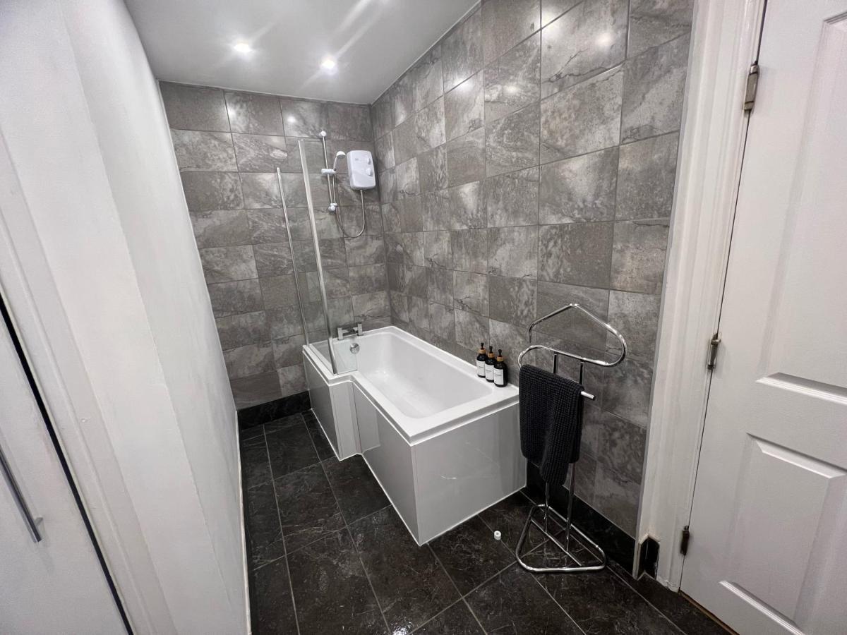 Spacious Ground Floor Suite Comfortably Sleeps Up To Eight Halifax Zewnętrze zdjęcie